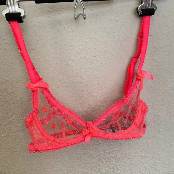 L’Agent Agent Provocateur neon melon bright pink lace mesh‎ bra 32A kisses lips - Picture 5 of 9